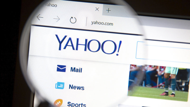 Yahoo sotto la lente logo e email